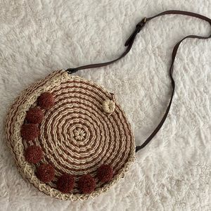 Fossil round straw two tone handbag/purse never used. New without tags.